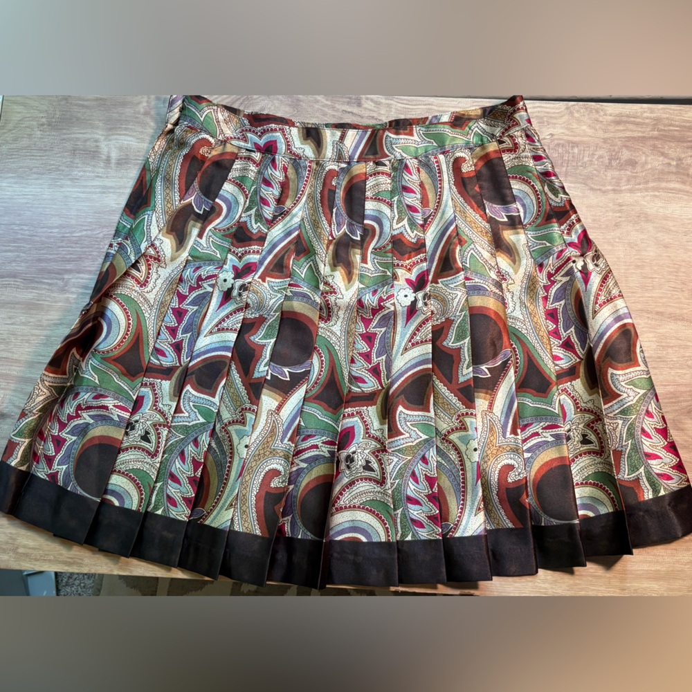Pleated skirt